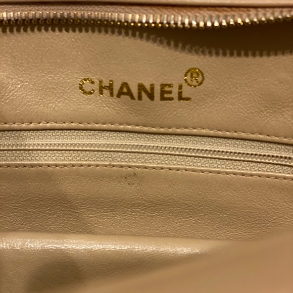 Authentic classic  Chanel chevron handbag - Picture 9 of 17
